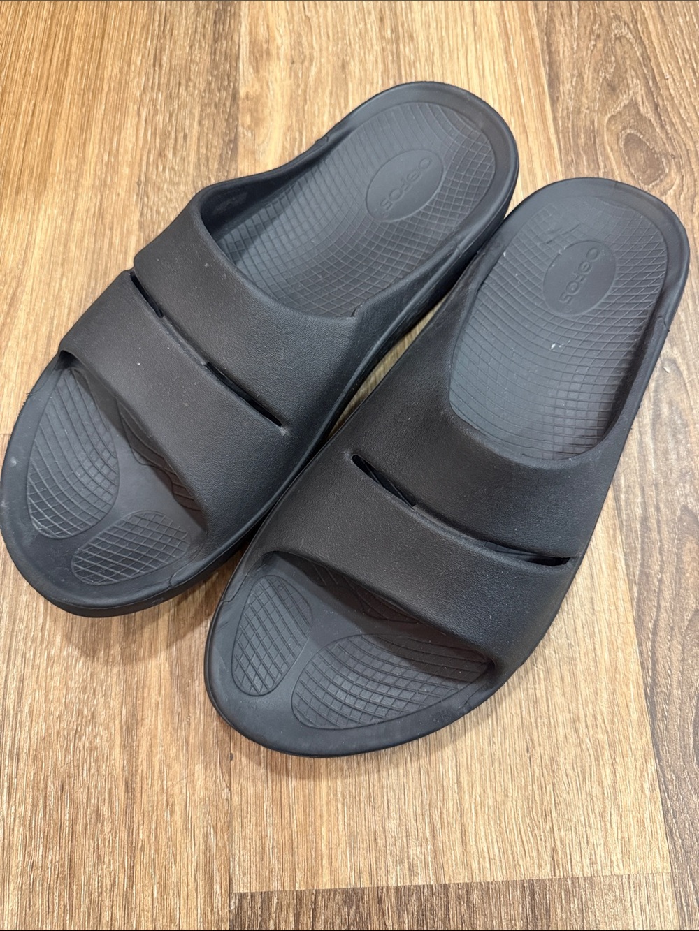 Oofos men’s size 12 slide shoes